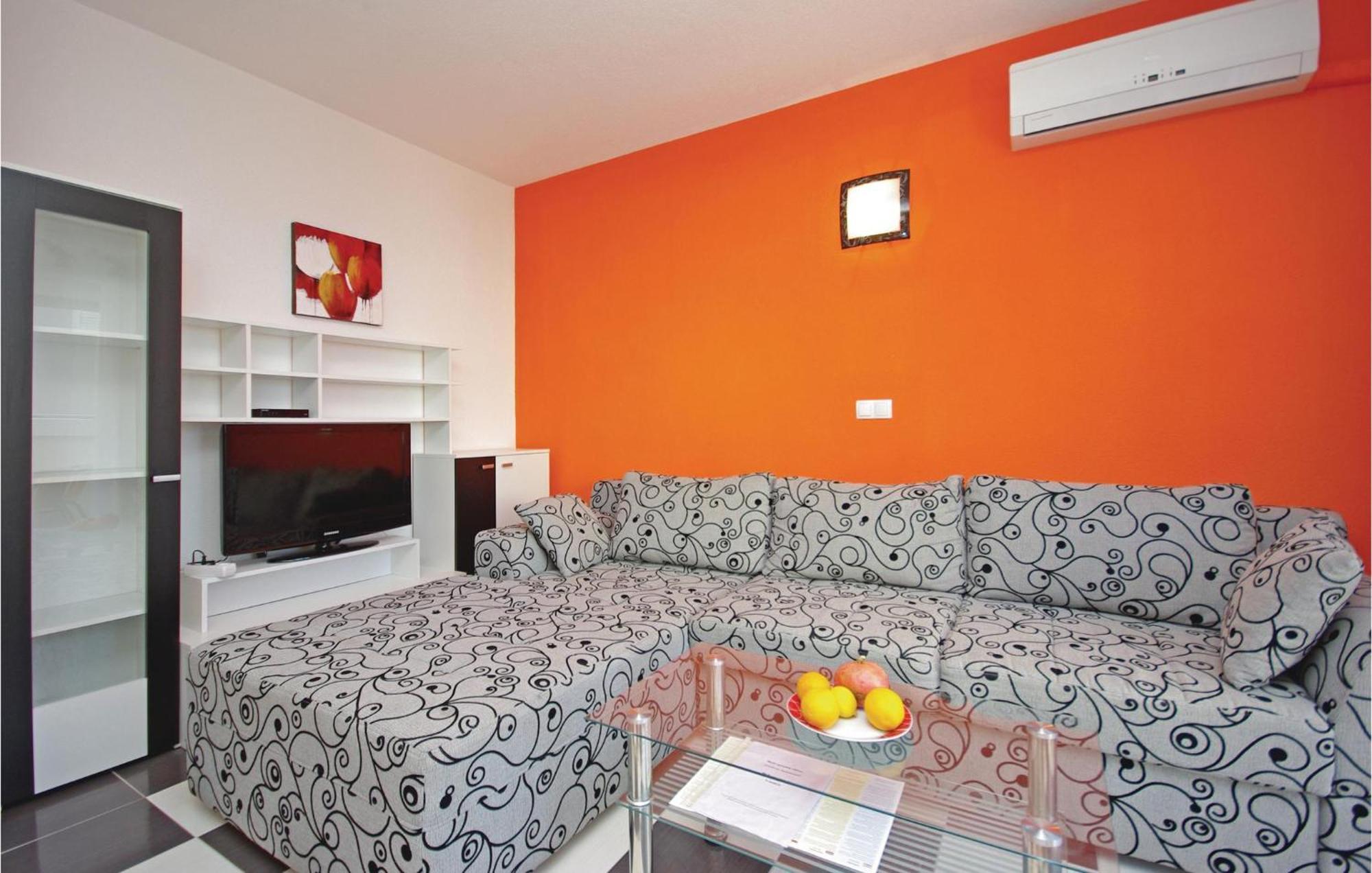 Gorgeous Apartment In Makarska With Wifi Екстериор снимка