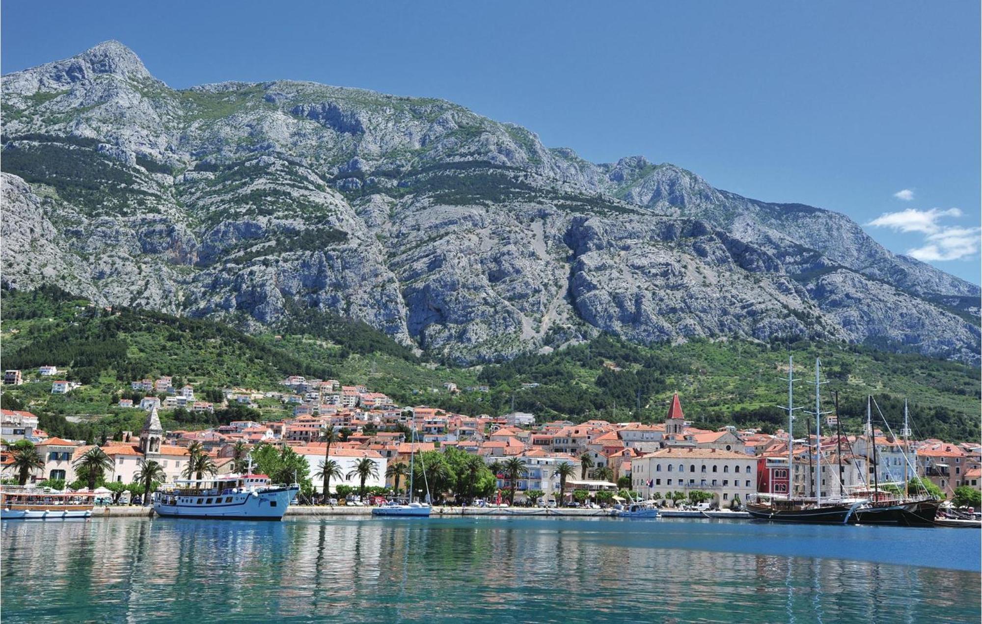 Gorgeous Apartment In Makarska With Wifi Екстериор снимка