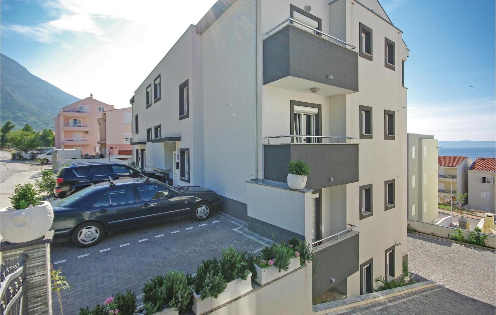 Gorgeous Apartment In Makarska With Wifi Екстериор снимка